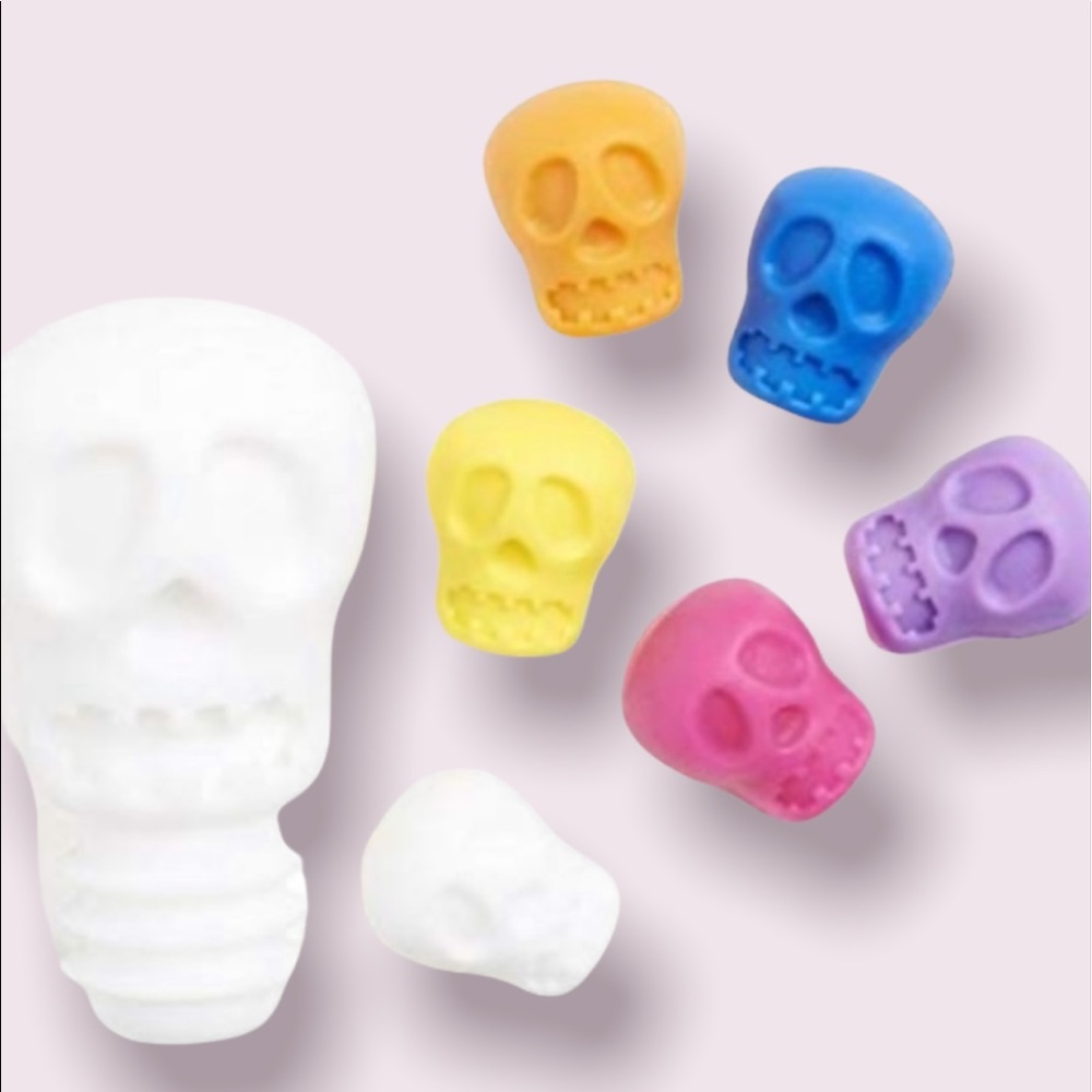 Nod Skull Wine Stopper and Markers Set